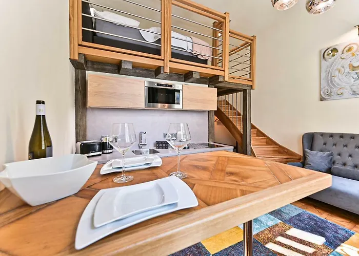 Nebovidy Ii - Air Conditioning - Historic Center Apartment